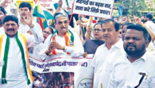 ईंधन की बढ़ती कीमताें के खिलाफ एनसीपी शरद पवार का हल्लाबाेल
